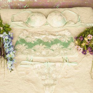 Gorgeous 3 piece Bra set from Victoria's Secret